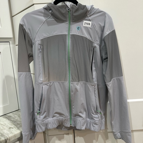 (2186) LULULEMON LIGHT SPEED JACKET Sz 6 ** Mild Flaw - Picture 8 of 15